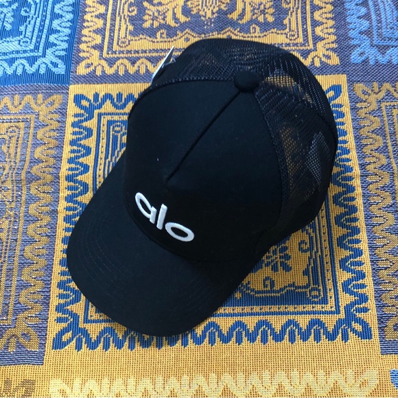 ALO Yoga District Trucker Hat - Picture 5 of 5